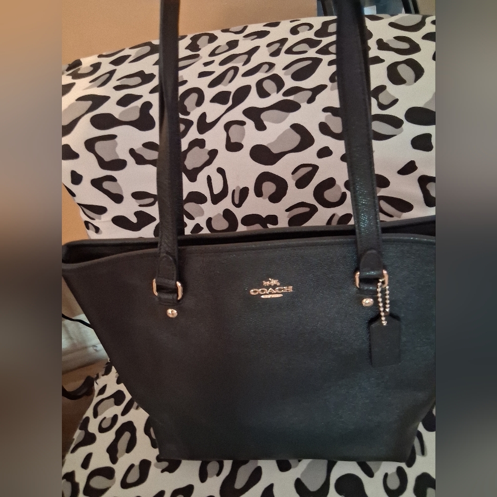 Coach Black Zip Top Crossgrain Leather Tote Bag. Excellent Condition! 👜💝